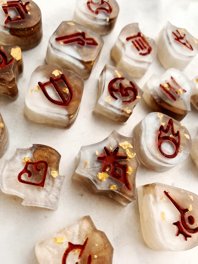 Set of FFXIV job stones with designs inspired by Ningguang, featuring real 24k gold flakes.